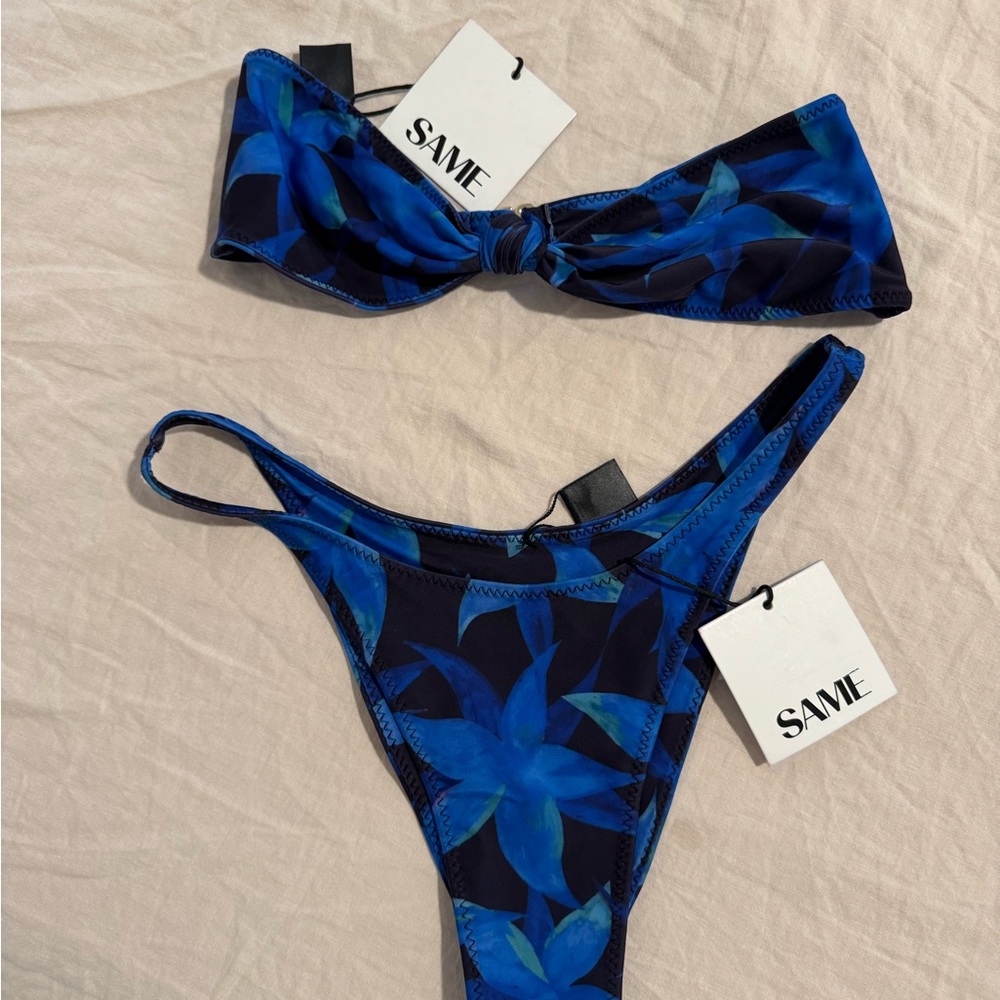 Knotted bandeau top 90s bottom in blue tropical